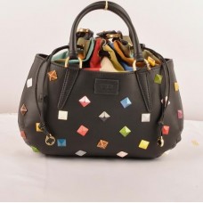 Fendi B Fab Nietenbesetzte schwarze Ferrari-Ledertasche mit mehrfarbigem Schmuckbesatz, mittelgroße Henkeltasche Fendi B Fab Nietenbesetzte schwarze Ferrari-Ledertasche mit mehrfarbigem Schmuckbesatz, mittelgroße Henkeltasche