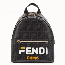 Fendi Mini-Rucksack aus schwarzem, glänzendem Stoff Fendi Mini-Rucksack aus schwarzem, glänzendem Stoff