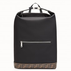 Rechteckiger Fendi-Rucksack aus schwarzem Nylon Rechteckiger Fendi-Rucksack aus schwarzem Nylon