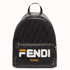 Fendi Rucksack aus schwarzem, glänzendem Stoff, groß Fendi Rucksack aus schwarzem, glänzendem Stoff, groß