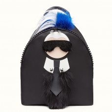 Fendi Rucksack mit schwarzem Pelzbesatz und Karlito-Applikationen Fendi Rucksack mit schwarzem Pelzbesatz und Karlito-Applikationen